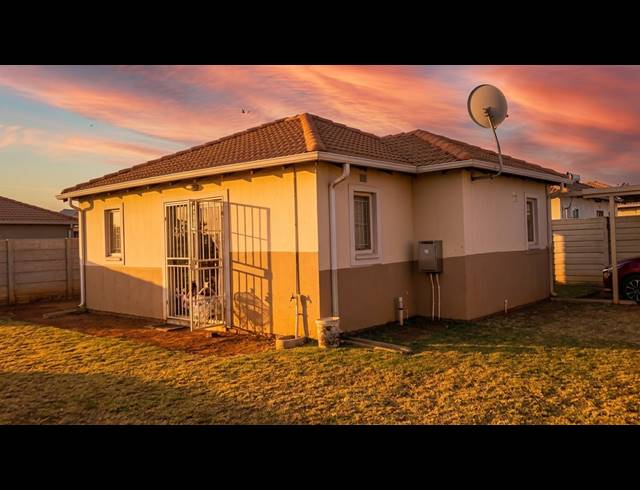3 BEDROOM FREEHOLD FOR SALE IN SKY CITY